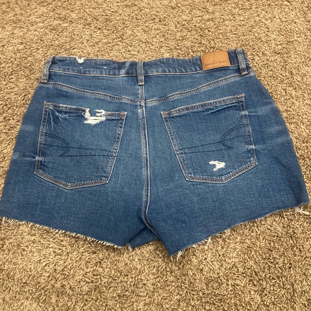 NWT: American Eagle Strigid Ripped Denim Mom Shorts Mid Wash 8 Distressed Trendy - Picture 13 of 15
